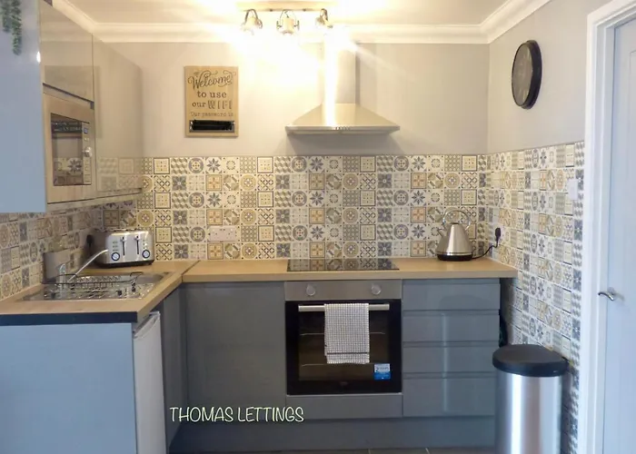 Cheerful 2 Bed Holiday Chalet With Gated Decking