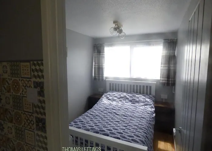 Cheerful 2 Bed Holiday Chalet With Gated Decking
