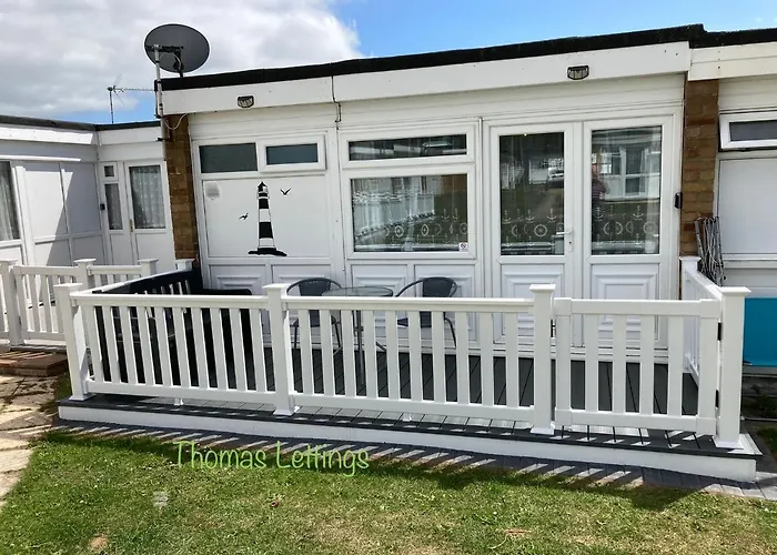 Cheerful 2 Bed Holiday Chalet With Gated Decking