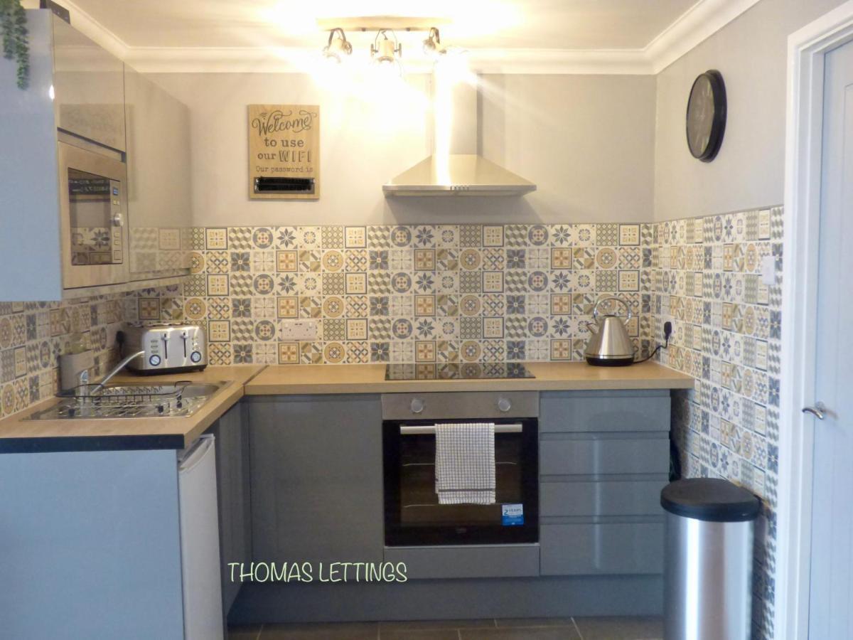Cheerful 2 Bed With Gated Decking Chalet Hemsby